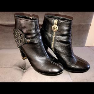 Tory Burch black leather Whitney ankle boots block high heel w/Gold trim US 6.5